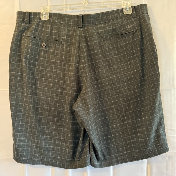 Nike Golf Shorts Men 40 Charcoal Gray Plaid Dri-Fit Dry Performance Athletic - Picture 2 of 8